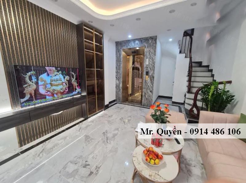 Bán nhà phố Tân Mai, DT 30m2, 7 tầng thang máy, nhà đẹp ở ngay, giá 9 tỷ