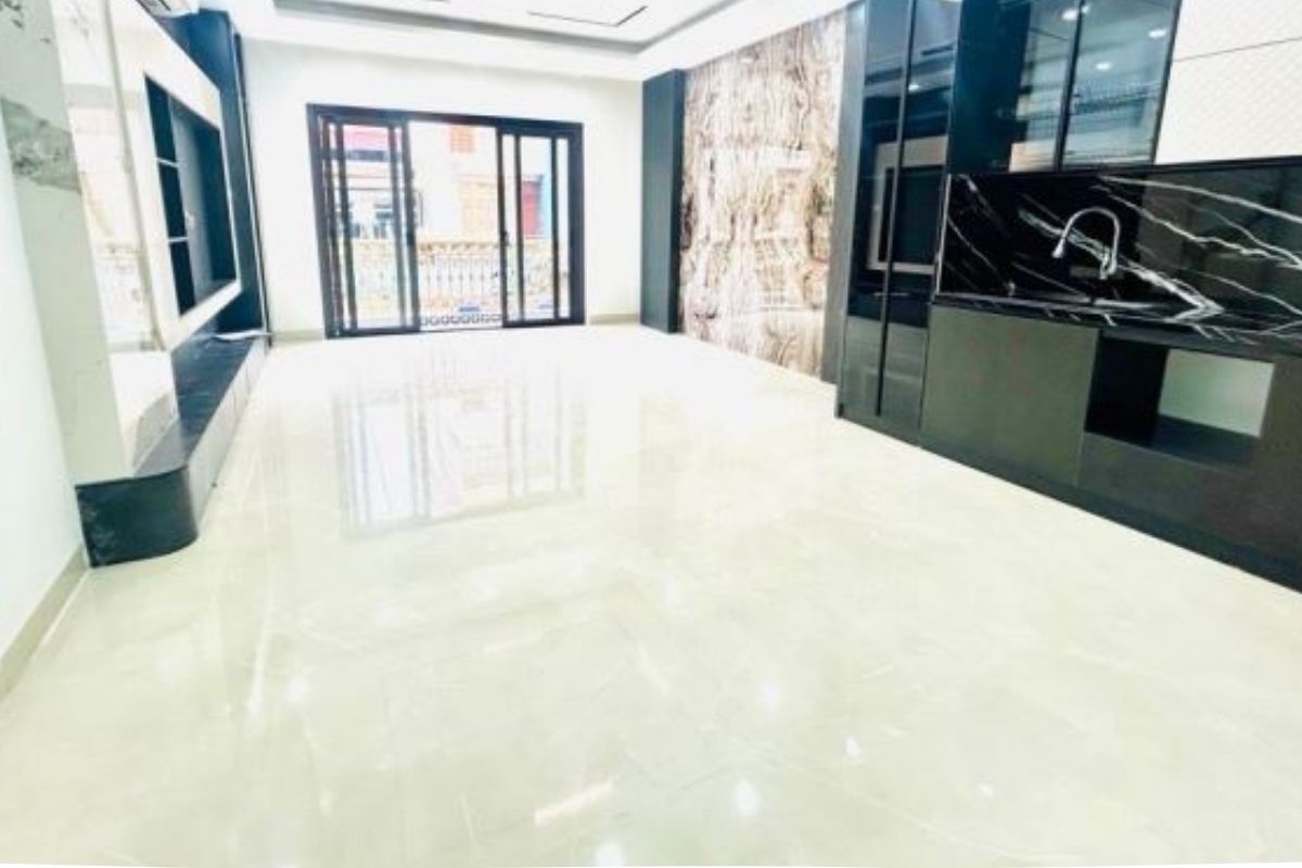 Nhà phân lô Giải Phóng 45m² – 5 tầng thang máy – ô tô vòng quanh – 9.5 tỷ