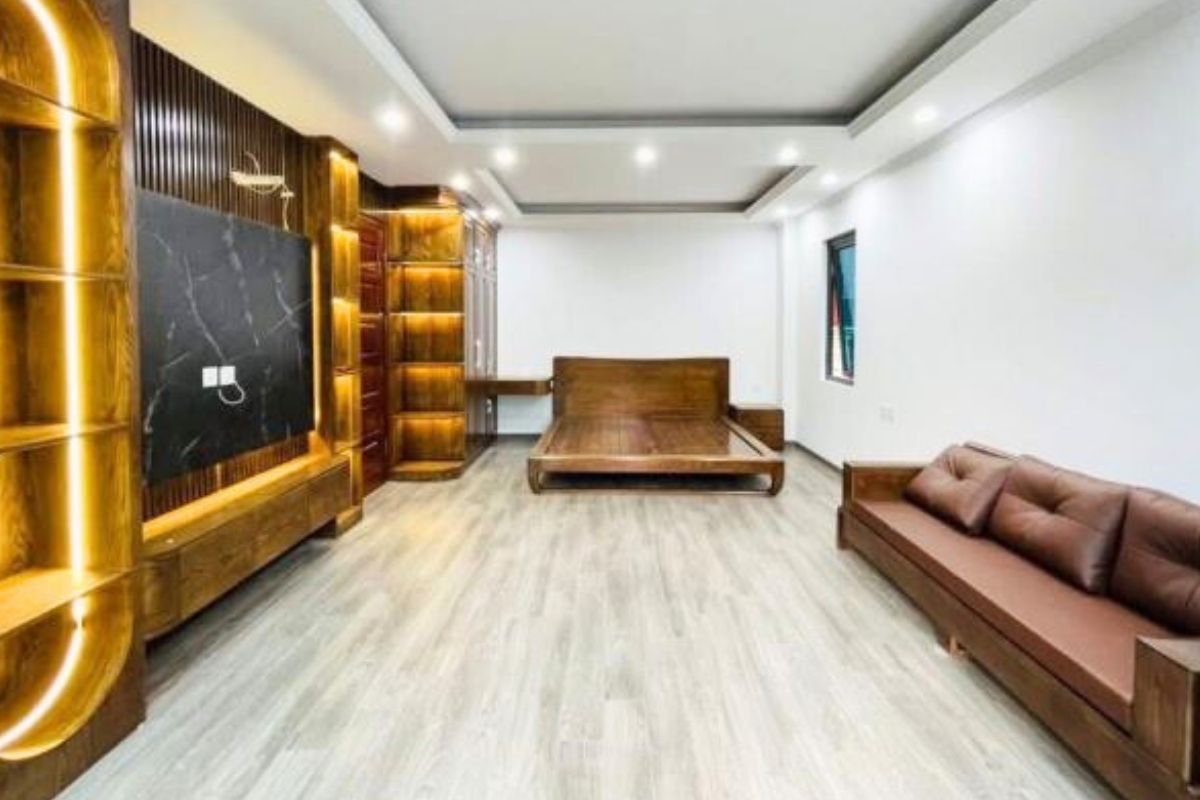 Nhà Vũ Tông Phan 32m², 5 tầng, 4PN, ô tô sát cửa, 5 tỷ